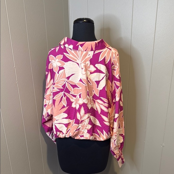 NWT DREW Women’s Medium Pink Floral Notched Collar Blouse Elastic Waist - Picture 4 of 6